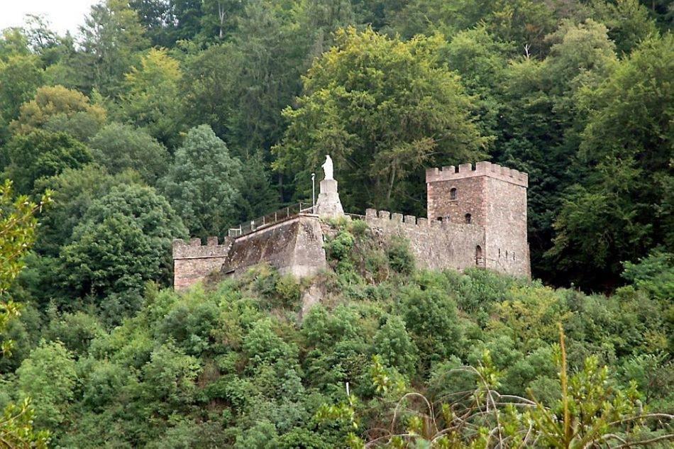 Le Gite Du Chateau Dans Le Centre De Schirmeck Kültér fotó